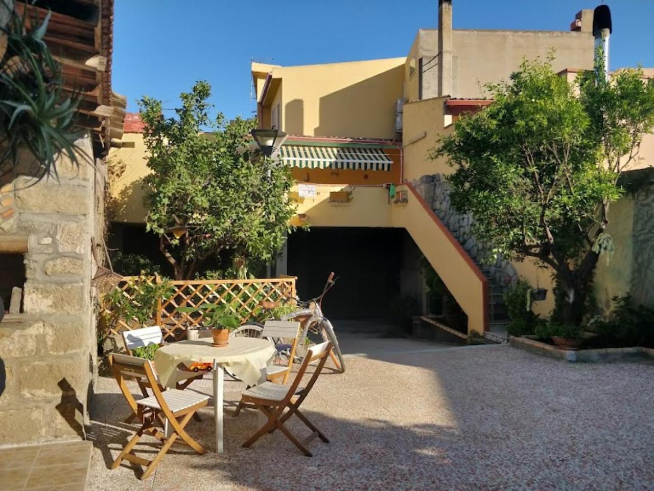 Anticacasaliori Bed & Breakfast Dolianova Bagian luar foto